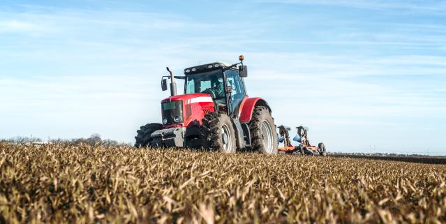 Agriculture_main_photo_tractor_red